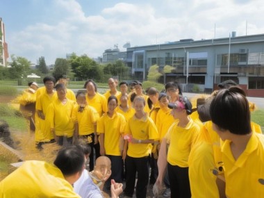 助力构建和谐校园，传递爱心精神—武汉商贸学院志愿服务队的使命与担当